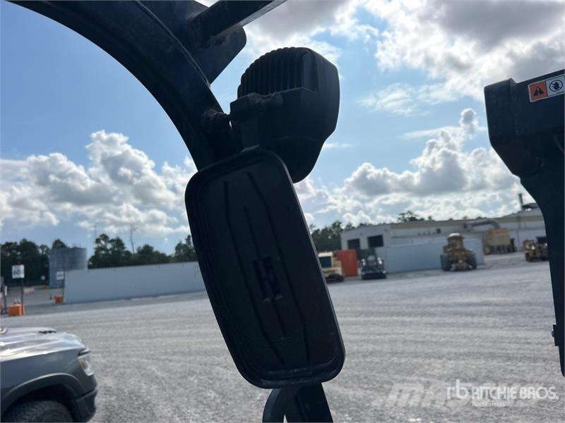 Doosan G25E-7 3850 lb Pneumatic Tire Forklift Autokrāvēji - citi