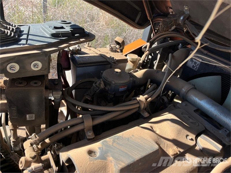 Doosan G25E-7 4600 lb Pneumatic Tire Forklift Інше