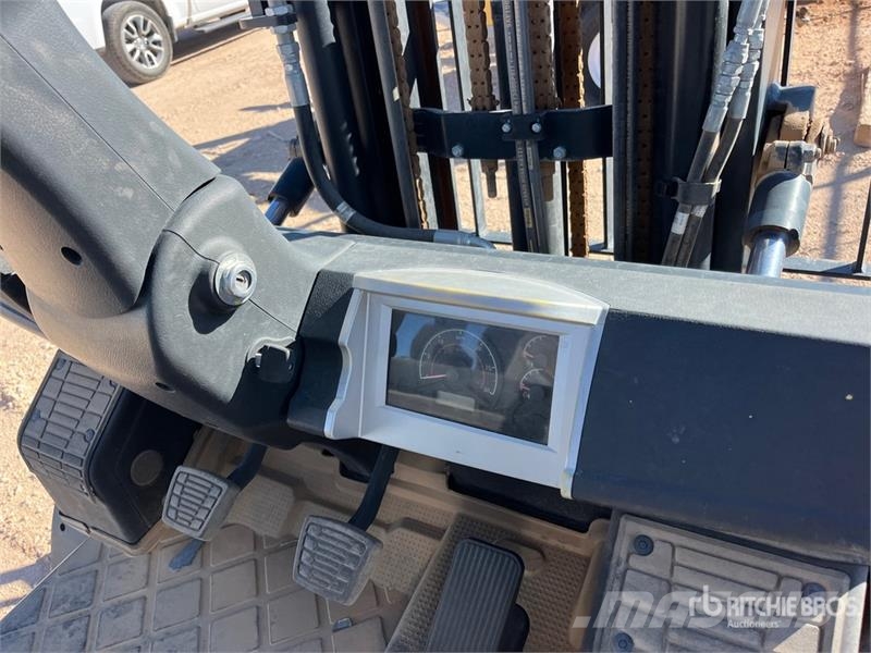 Doosan G25E-7 4600 lb Pneumatic Tire Forklift Інше