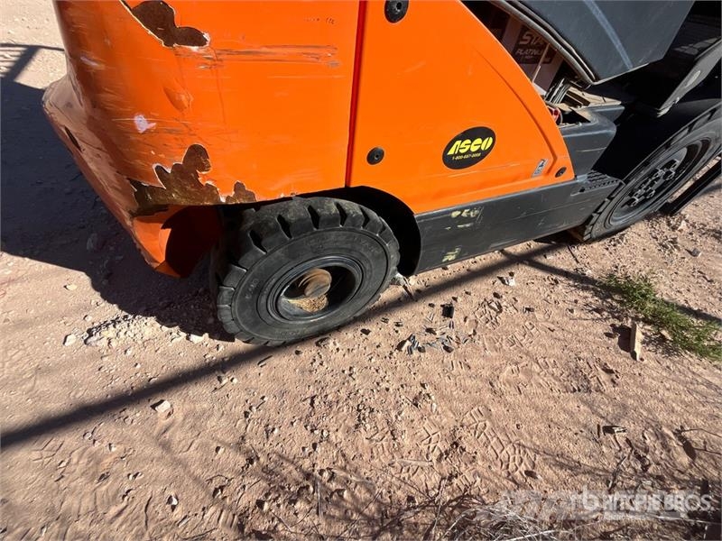 Doosan G25E-7 4600 lb Pneumatic Tire Forklift Інше