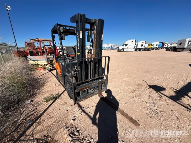 Doosan G25E-7 4600 lb Pneumatic Tire Forklift Інше