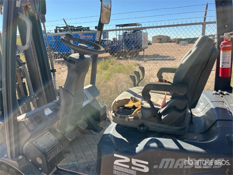 Doosan G25E-7 4600 lb Pneumatic Tire Forklift Інше