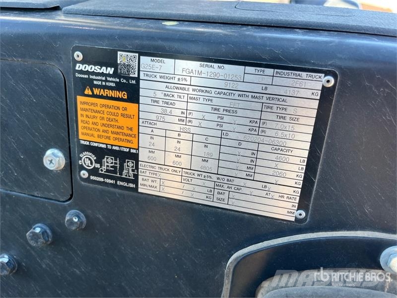 Doosan G25E-7 4600 lb Pneumatic Tire Forklift Інше