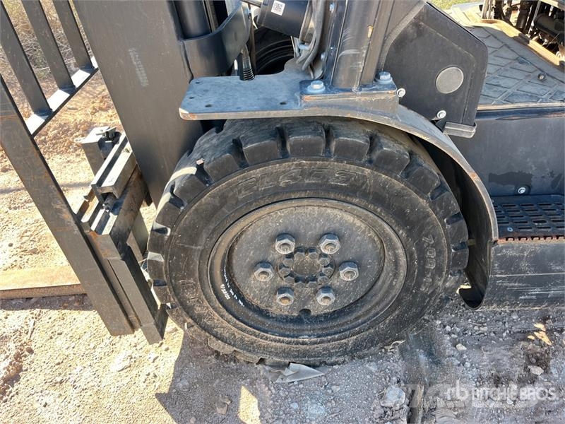 Doosan G25E-7 4600 lb Pneumatic Tire Forklift Інше