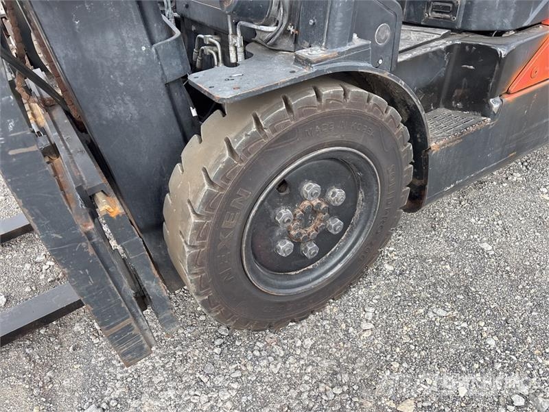 Doosan G25N-7 4600 lb Pneumatic Tire Forklift Viličari - ostalo