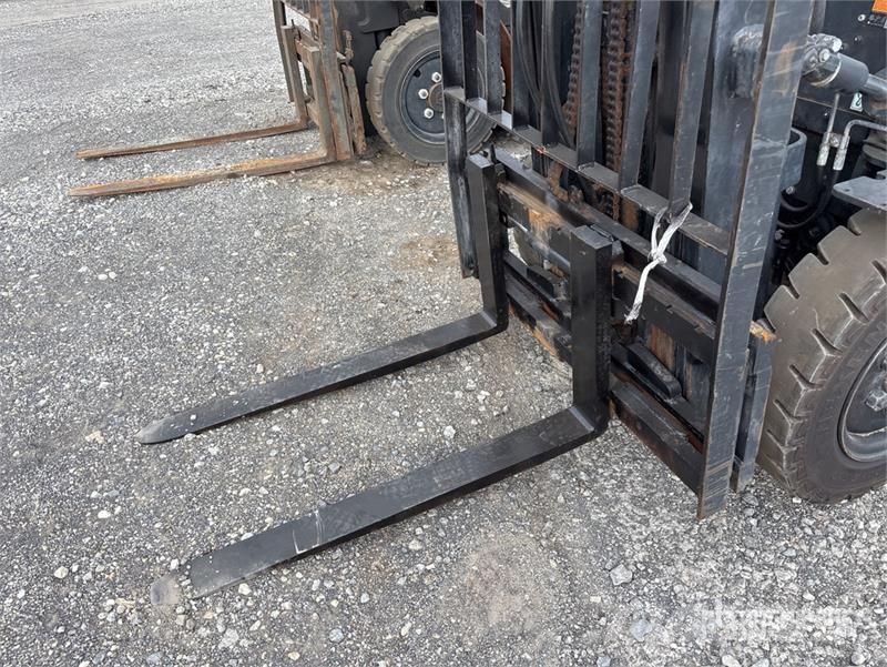 Doosan G25N-7 4600 lb Pneumatic Tire Forklift Viličari - ostalo