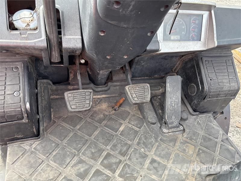 Doosan G25N-7 4600 lb Pneumatic Tire Forklift Viličari - ostalo