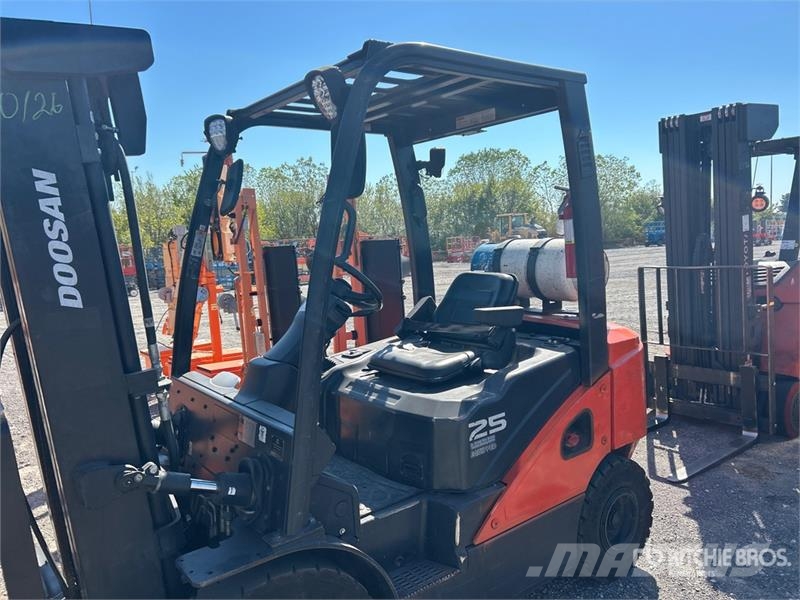 Doosan G25N-7 4600 lb Pneumatic Tire Forklift Muut haarukkatrukit