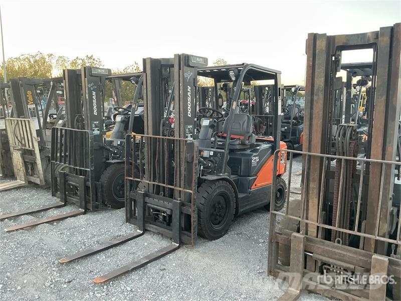 Doosan G25N-7 4600 lb Forklift Інше