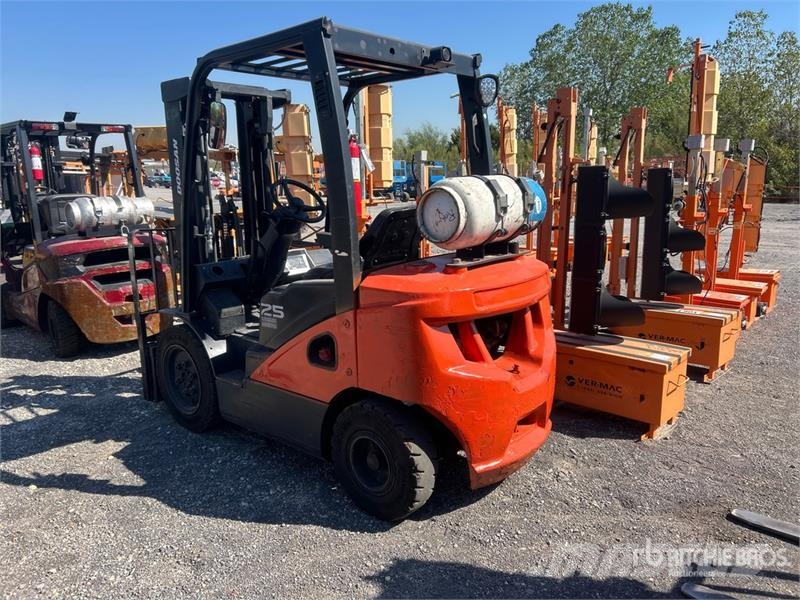 Doosan G25N-7 4600 lb Pneumatic Tire Forklift Muut haarukkatrukit