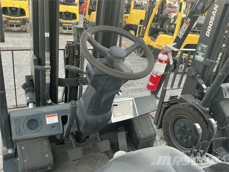 Doosan G25N-7 4600 lb Forklift Інше