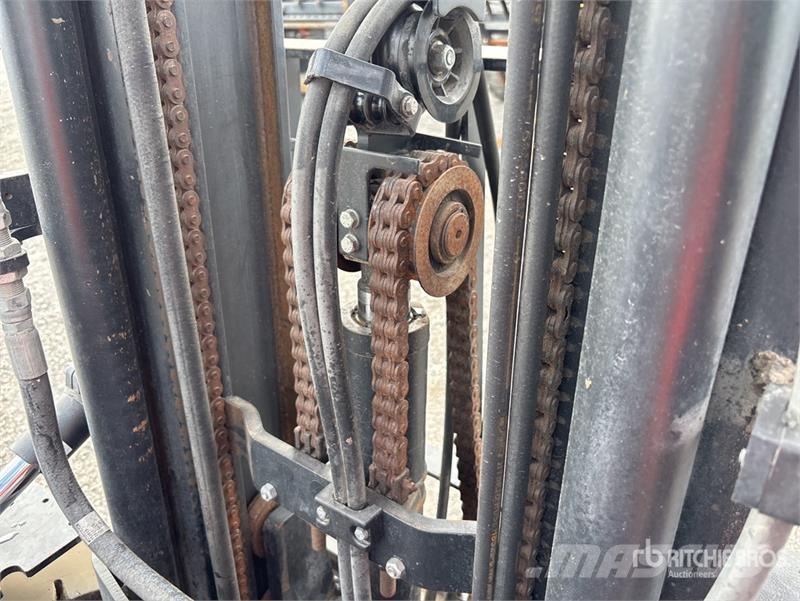 Doosan G25N-7 4600 lb Pneumatic Tire Forklift Viličari - ostalo
