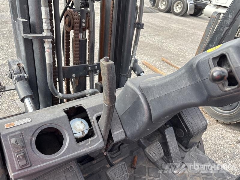 Doosan G25N-7 4600 lb Pneumatic Tire Forklift Viličari - ostalo