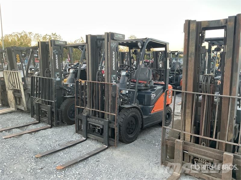 Doosan G25N-7 4600 lb Forklift Інше