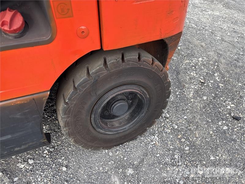 Doosan G25N-7 4600 lb Pneumatic Tire Forklift Viličari - ostalo