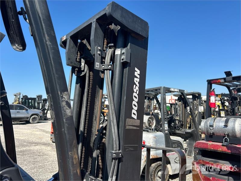 Doosan G25N-7 4600 lb Pneumatic Tire Forklift Muut haarukkatrukit