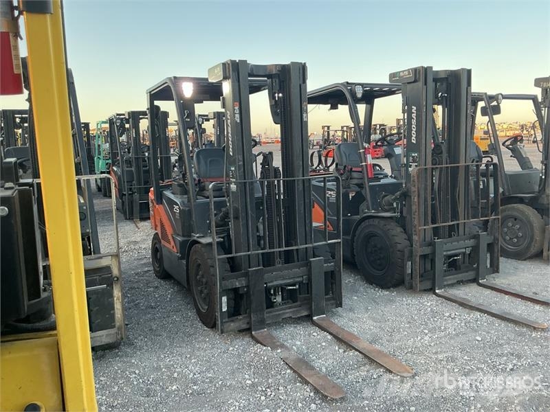 Doosan G25N-7 4600 lb Forklift Gaffeltrucker - Annet
