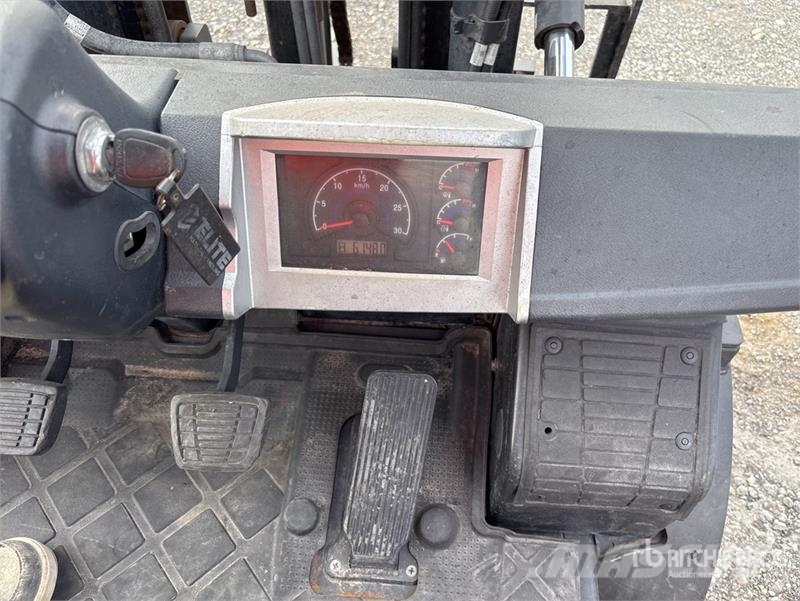 Doosan G25N-7 4600 lb Pneumatic Tire Forklift Viličari - ostalo