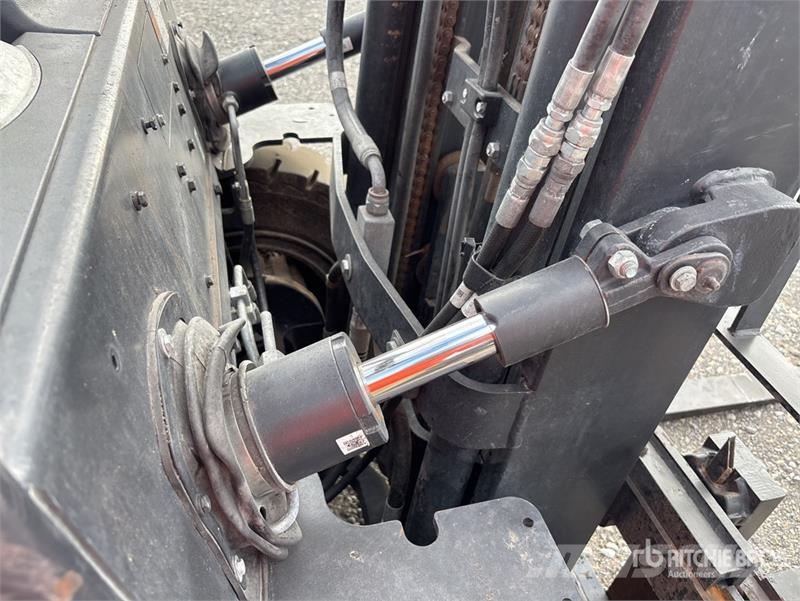 Doosan G25N-7 4600 lb Pneumatic Tire Forklift Viličari - ostalo