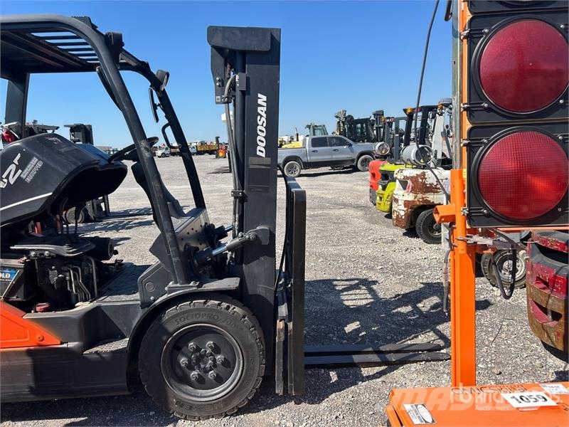 Doosan G25N-7 4600 lb Pneumatic Tire Forklift Muut haarukkatrukit
