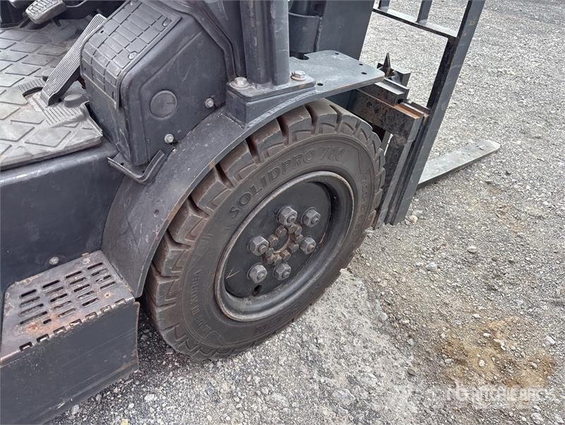 Doosan G25N-7 4600 lb Pneumatic Tire Forklift Viličari - ostalo