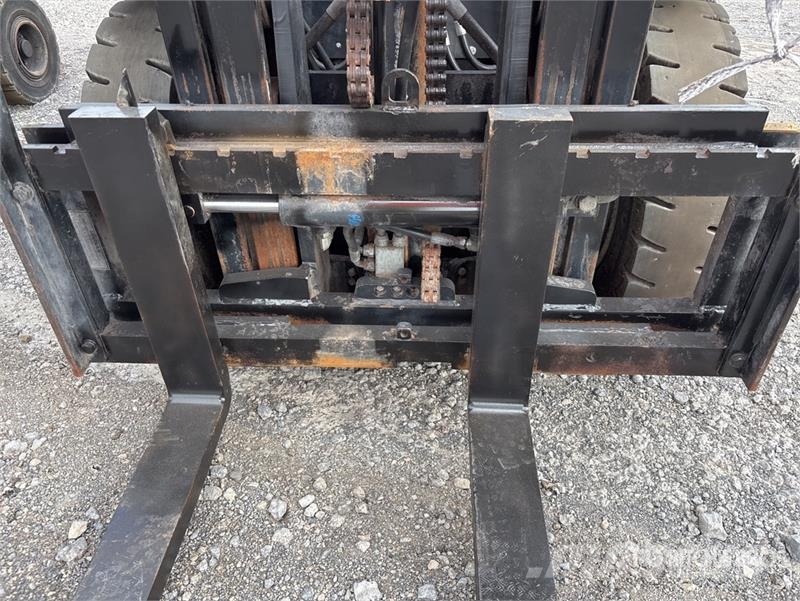 Doosan G25N-7 4600 lb Pneumatic Tire Forklift Viličari - ostalo