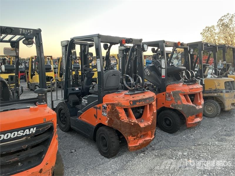 Doosan G25N-7 4600 lb Forklift Інше