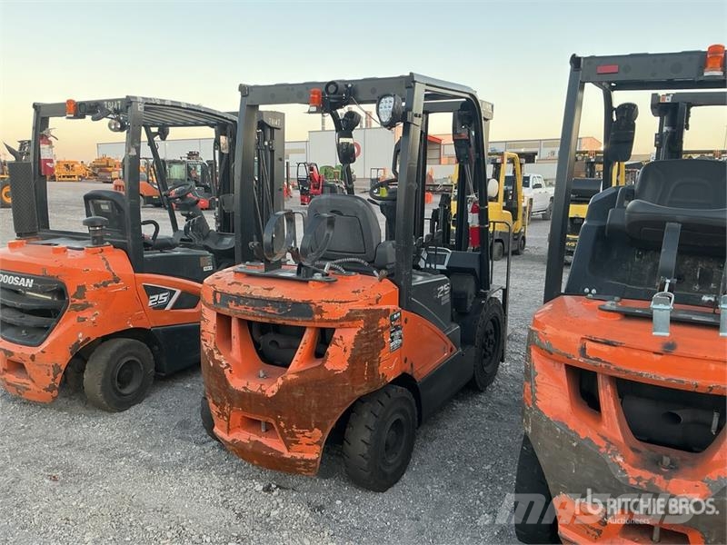 Doosan G25N-7 4600 lb Forklift Інше