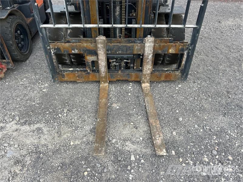 Doosan G40S-7 8350 lb Pneumatic Tire Forklift Viličarji - drugo