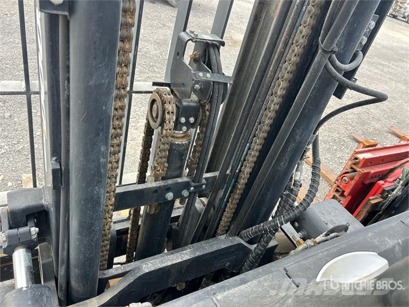 Doosan G40S-7 8350 lb Pneumatic Tire Forklift Viličarji - drugo