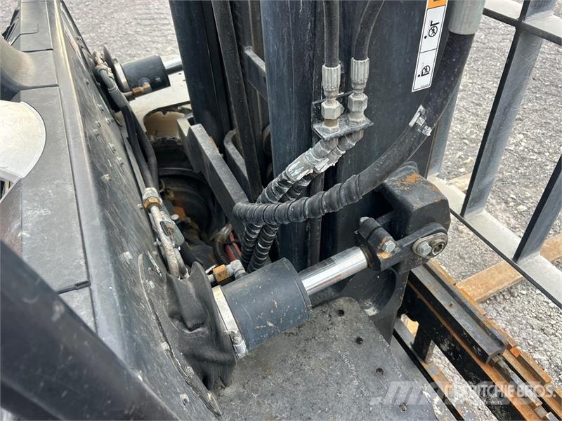 Doosan G40S-7 8350 lb Pneumatic Tire Forklift Viličarji - drugo