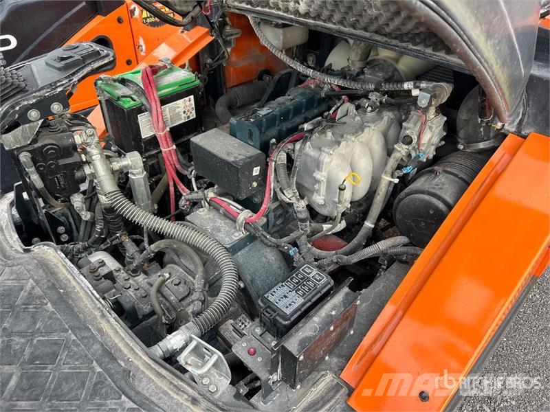 Doosan G40S-7 8350 lb Pneumatic Tire Forklift Viličarji - drugo