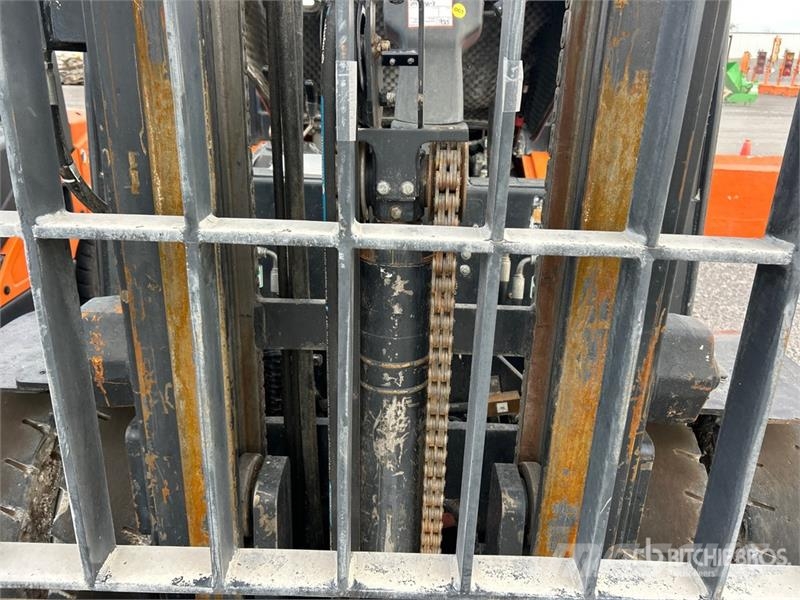 Doosan G40S-7 8350 lb Pneumatic Tire Forklift Viličarji - drugo