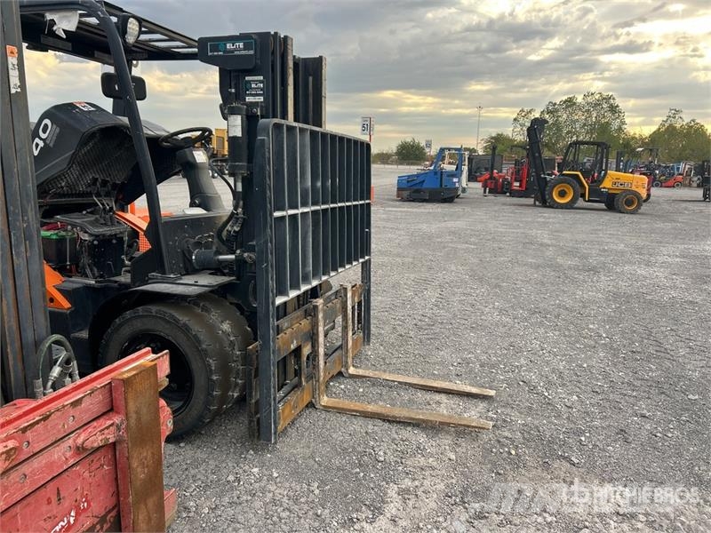 Doosan G40S-7 8350 lb Pneumatic Tire Forklift Viličarji - drugo