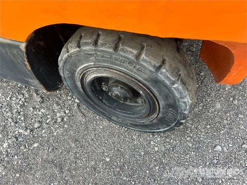 Doosan G40S-7 8350 lb Pneumatic Tire Forklift Viličarji - drugo