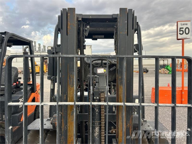 Doosan G40S-7 8350 lb Pneumatic Tire Forklift Viličarji - drugo