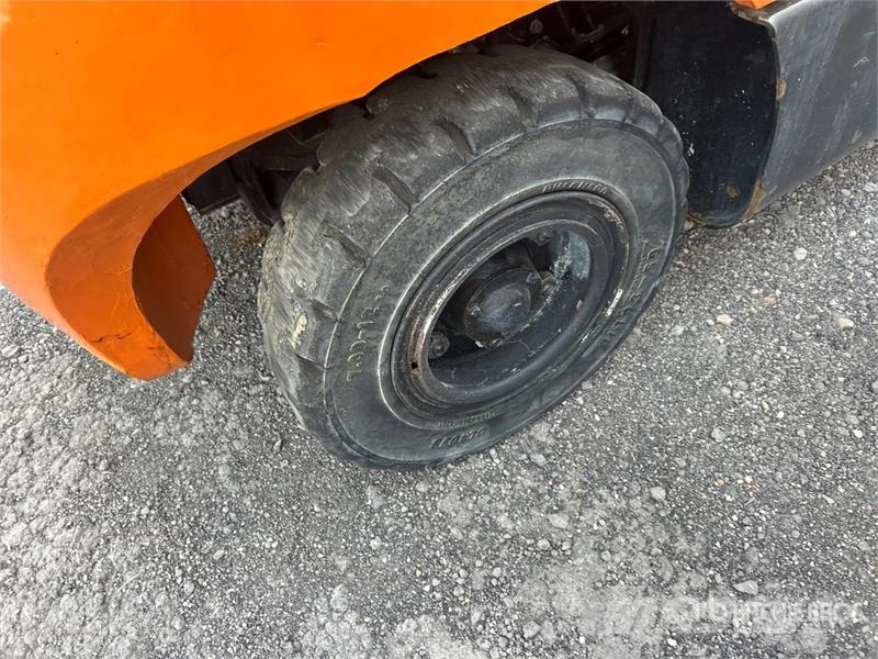 Doosan G40S-7 8350 lb Pneumatic Tire Forklift Viličarji - drugo