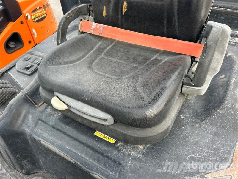 Doosan G40S-7 8350 lb Pneumatic Tire Forklift Viličarji - drugo
