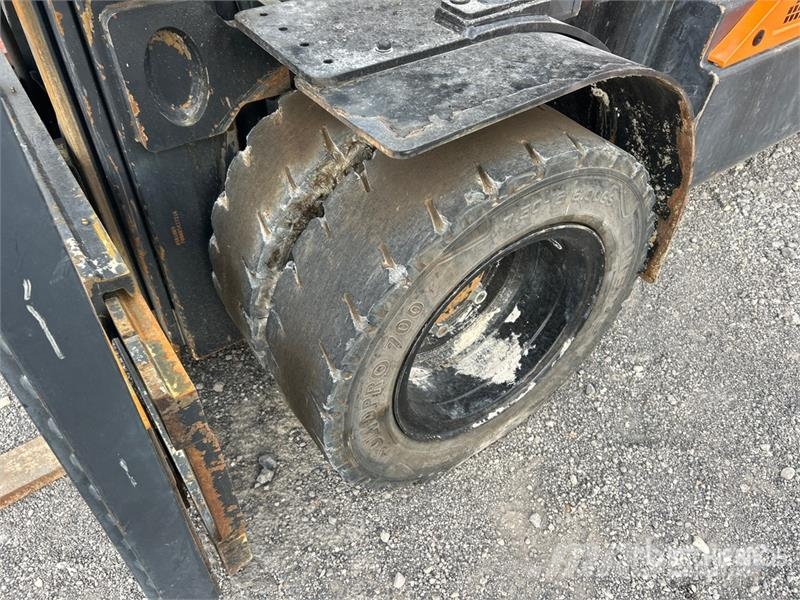 Doosan G40S-7 8350 lb Pneumatic Tire Forklift Viličarji - drugo