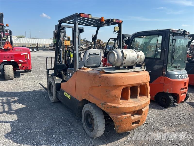 Doosan G45S-5 8700 lb Pneumatic Tire Forklift Andere Gabelstapler