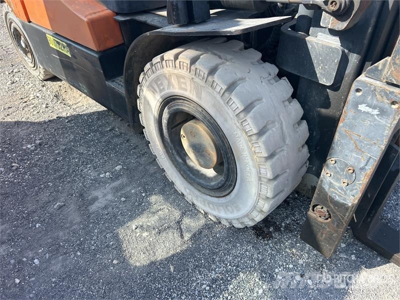Doosan G45S-5 8700 lb Pneumatic Tire Forklift Andere Gabelstapler