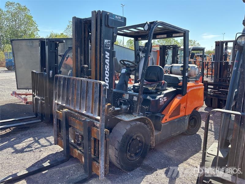 Doosan G55C-7 11050 lb Cushion Tire Forklift Šakiniai krautuvai - Kita