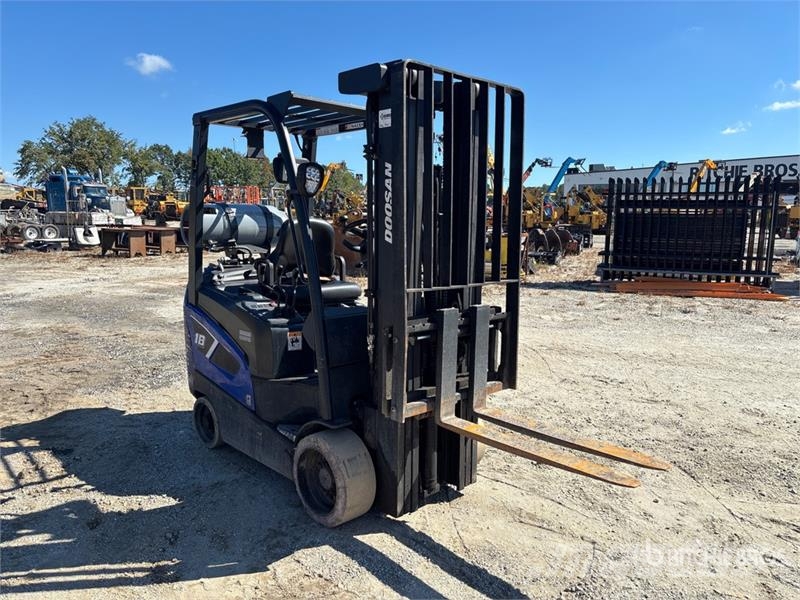 Doosan GC18S-9 3400 lb Cushion Tire Forklift 그 외 지게차