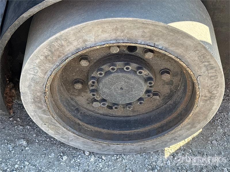 Doosan GC18S-9 3400 lb Cushion Tire Forklift 그 외 지게차