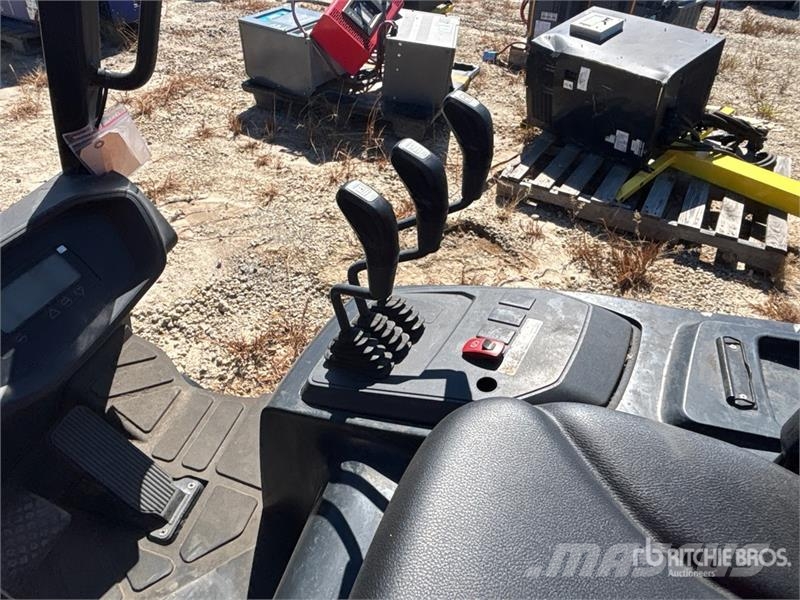 Doosan GC18S-9 3400 lb Cushion Tire Forklift Інше