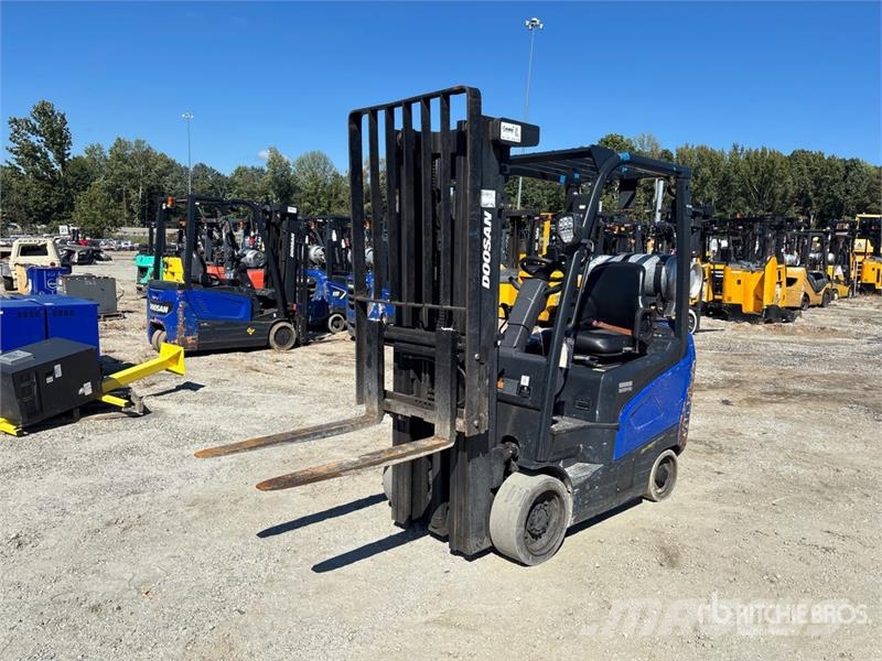 Doosan GC18S-9 3400 lb Cushion Tire Forklift 그 외 지게차