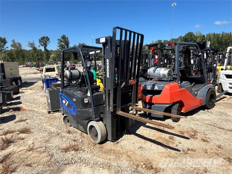 Doosan GC18S-9 3400 lb Cushion Tire Forklift Інше