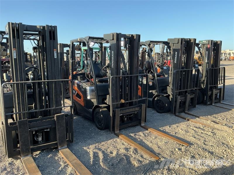 Doosan GC25S-9 4600 lb Cushion Tire Forklift Gaffeltrucker - Annet