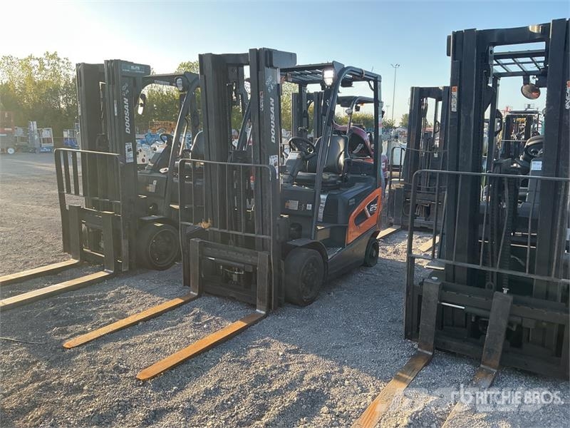 Doosan GC25S-9 4600 lb Cushion Tire Forklift Gaffeltrucker - Annet