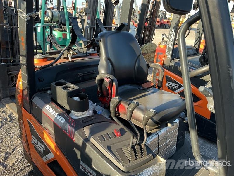Doosan GC25S-9 4600 lb Cushion Tire Forklift Gaffeltrucker - Annet